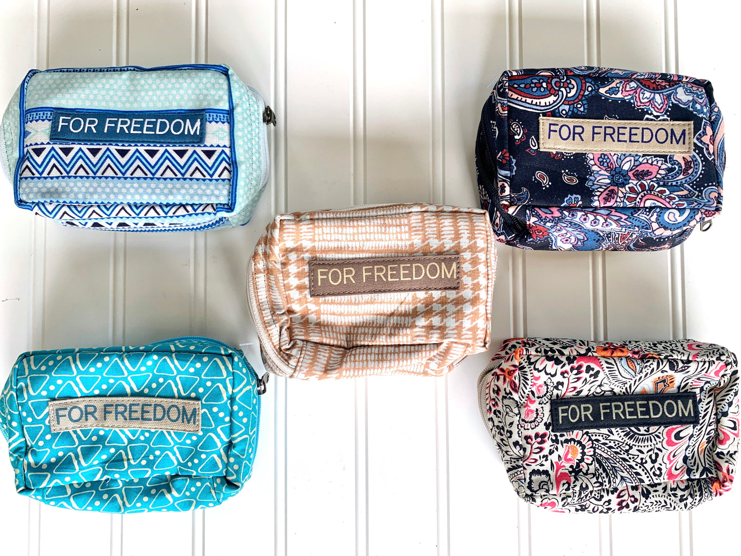 For Freedom Sak Saum essential oil bag with roller bottles