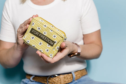 For Freedom Sak Saum essential oil bag with roller bottles